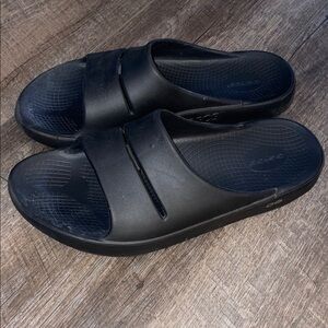 OOFOS Men's Black Comfort Slides